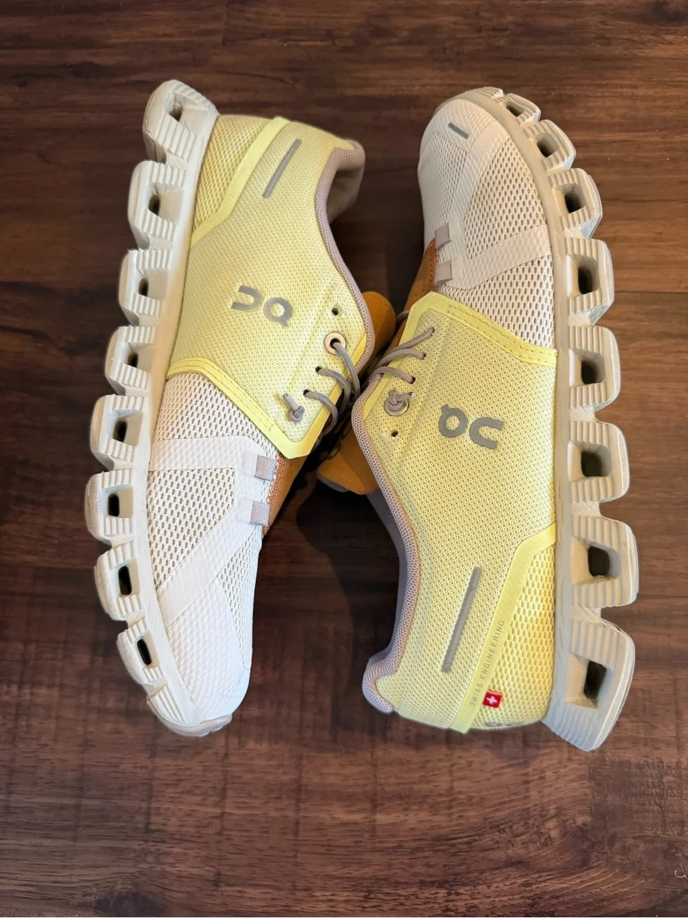 On Cloud 5 Women’s 9.5 White Yellow Cognac Running Shoes